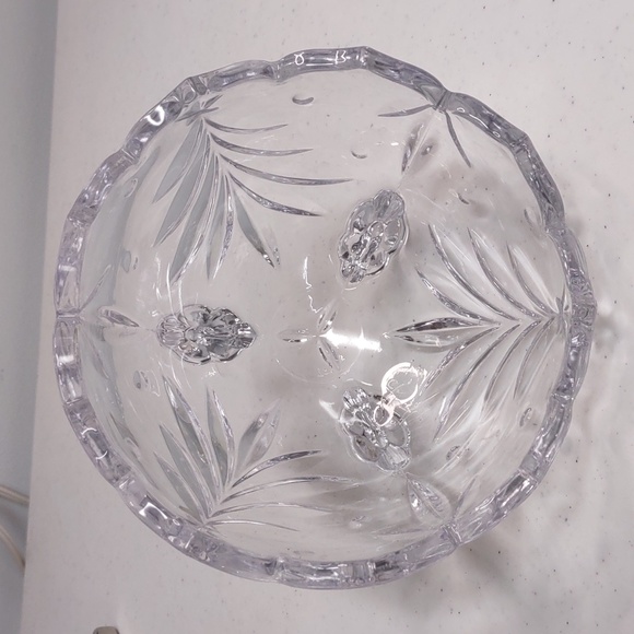 🎅 Three footed glass candy dish with Christmas tree & star motif🎄🤶 - Picture 3 of 9